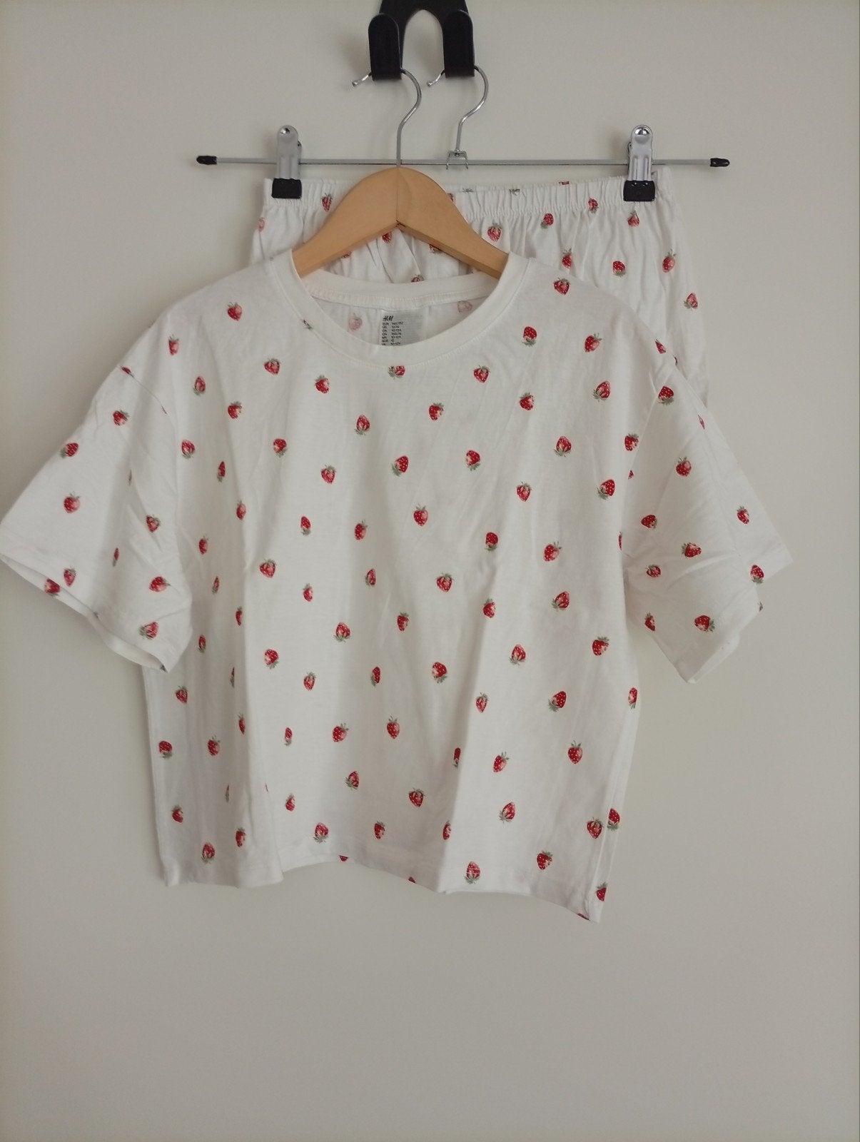 H&M shortama / pyjama crème met aardbeien maat 146/152, Nacht- of Onderkleding, Gebruikt, Meisje, H&M