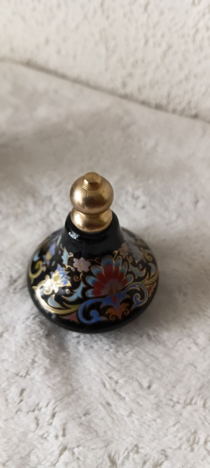 Klein Vintage Parfumflesje met Oosterse Afbeeldingen, 5 cm, Antiek en Kunst, Ophalen of Verzenden