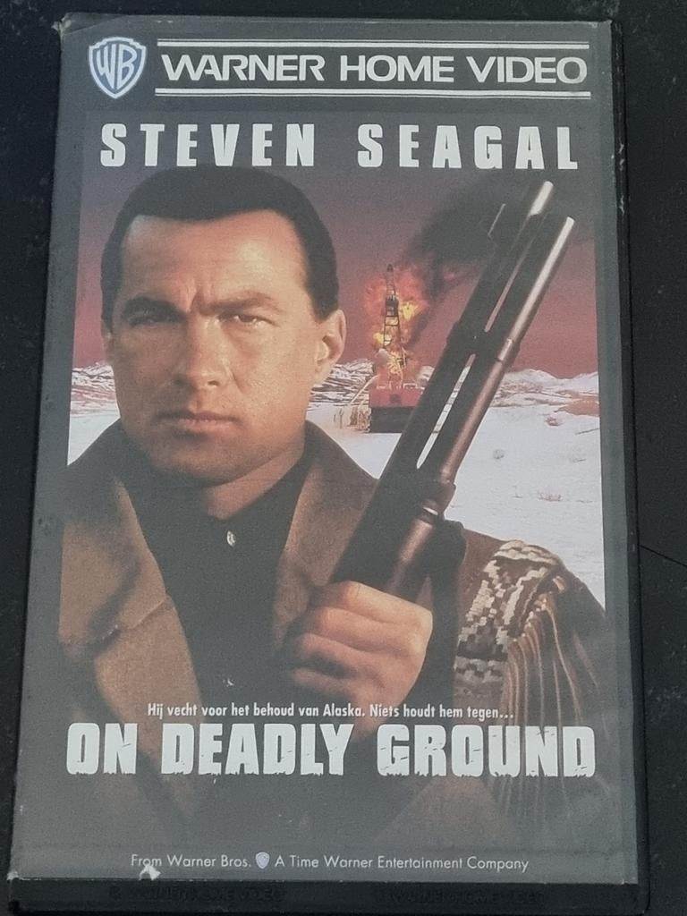 Steven Seagal - On Deadly Ground (VHS), Cd's en Dvd's, VHS | Film, Gebruikt, Actie en Avontuur, Vanaf 16 jaar, Ophalen of Verzenden