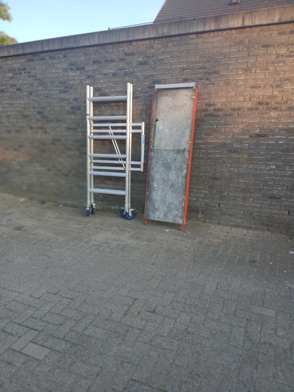 Compacte kamersteiger met platform, Doe-het-zelf en Verbouw, Ophalen of Verzenden, Gebruikt, Rolsteiger of Kamersteiger, Minder dan 2 meter