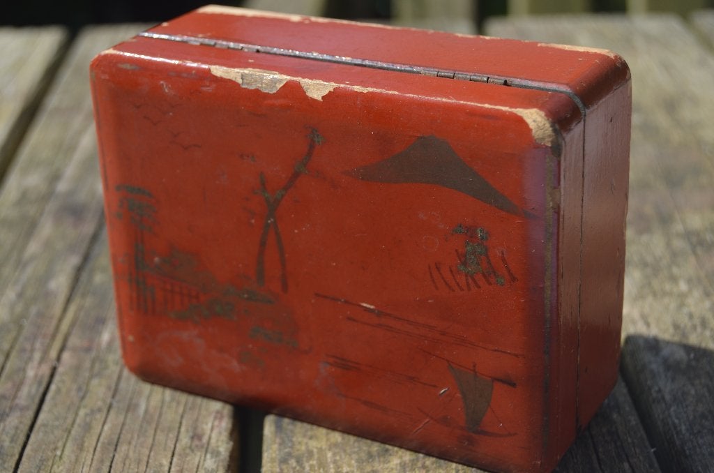 Klein rood laque doosje Japans (?), Antiek en Kunst, Hout, Doos, Ophalen of Verzenden, Japan