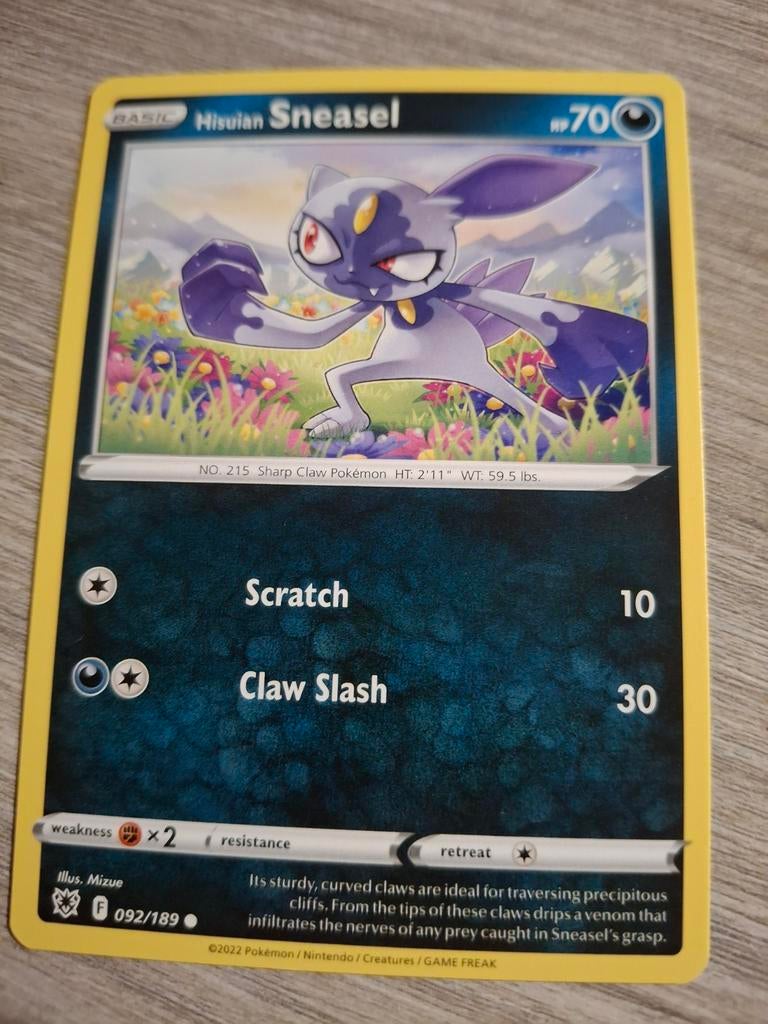 Hisuian Sneasel Pokémon kaart - Zeldzaam, Ophalen of Verzenden, Zo goed als nieuw, Losse kaart