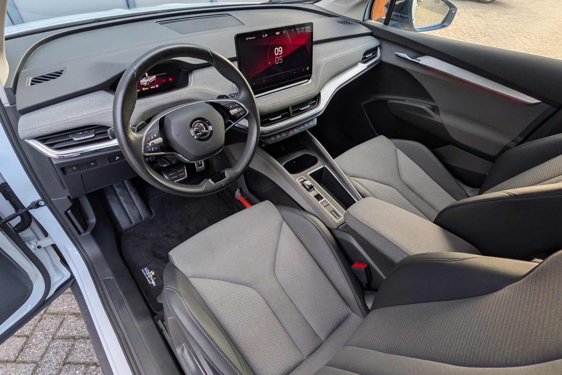 Skoda Enyaq iV 80 SOH 87% Trekhaak Warmtepomp (bj 2022), Dealer onderhouden, Achterwielaandrijving, Gebruikt, Met garantie (alle)