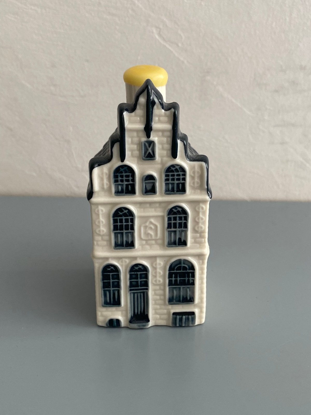 KLM huisje 22 Bols Amsterdam, Verzamelen, KLM Huisjes, Ophalen, Zo goed als nieuw, 21 t/m 40, Gevuld