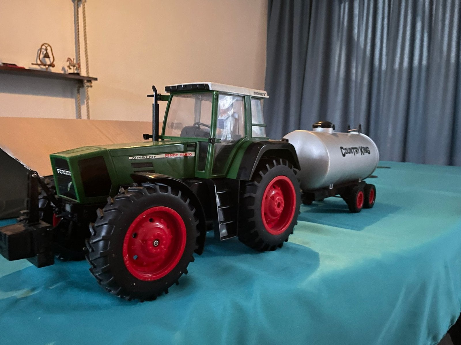 Dicky Carson Fendt 926 met waterwagen, Hobby en Vrije tijd, Ophalen of Verzenden, Gebruikt