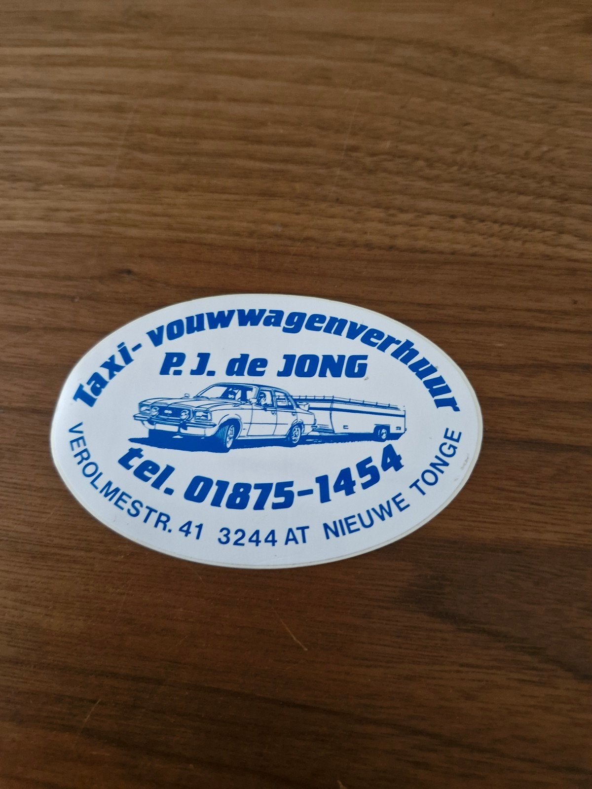 182 Vintage Sticker Taxi- en Vouwwagenverhuur P.J. de Jong, Ophalen of Verzenden
