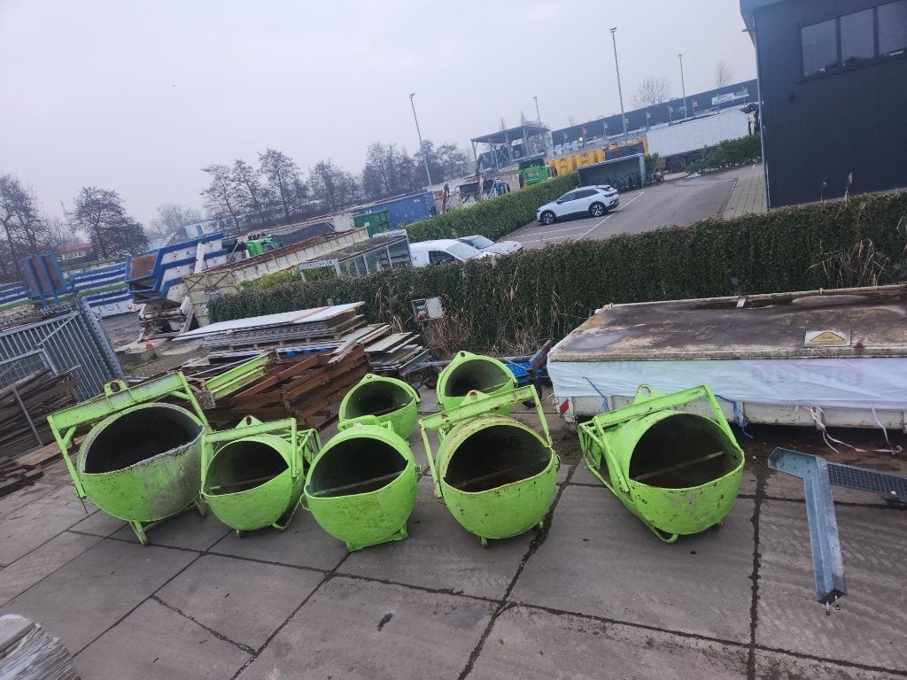 2644 - Betonkubels, betonsilo, Ophalen, Gebruikt