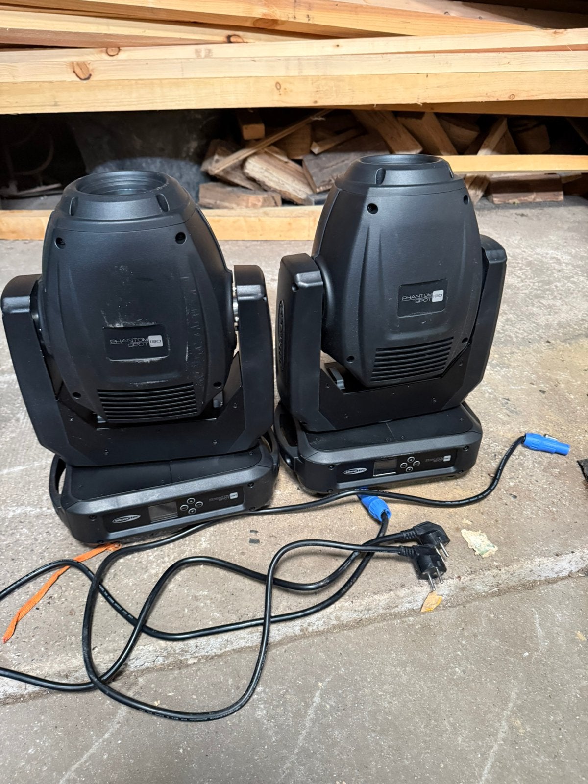 2 Showtec Phantom Spot 130 LED Moving Head 350,- p/st, Muziek en Instrumenten, Ophalen, Zo goed als nieuw