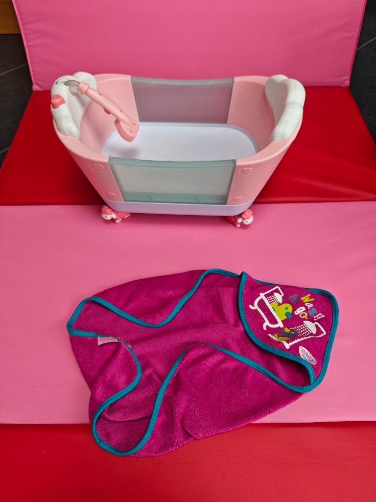 BABY born poppenbadje met douche + badaccessoires, Kinderen en Baby's, Ophalen of Verzenden, Zo goed als nieuw, Babypop