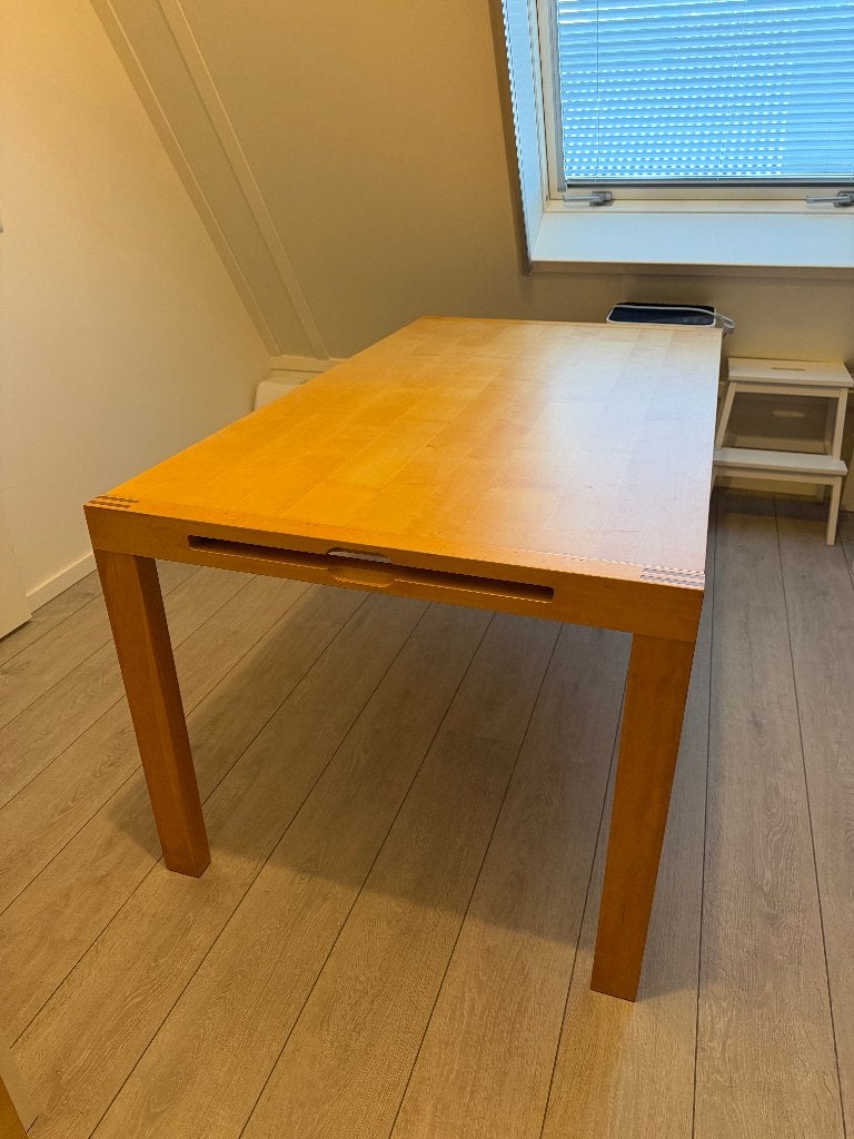 IKEA Pelto uitschuifbare Eettafel + IKEA Nordmyra Eetstoelen