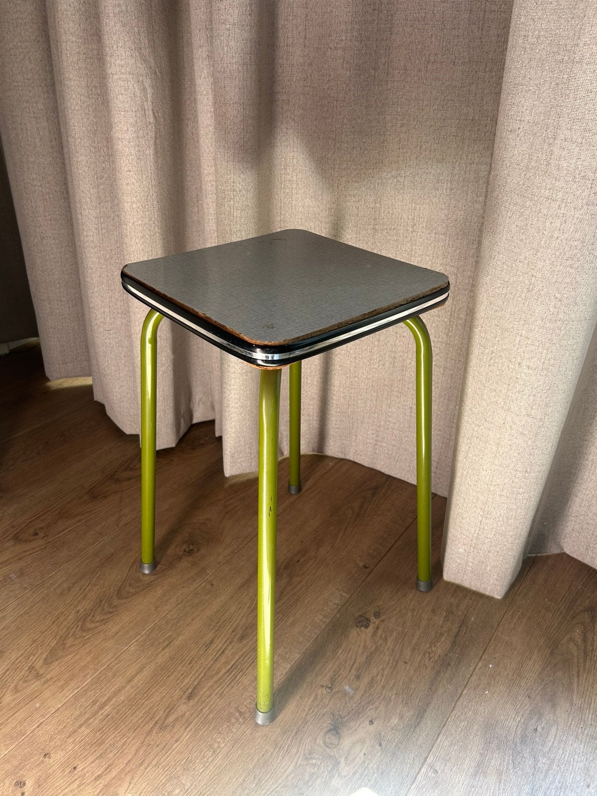 vintage retro formica kruk, Ophalen, Zo goed als nieuw, Rechthoekig, Minder dan 55 cm