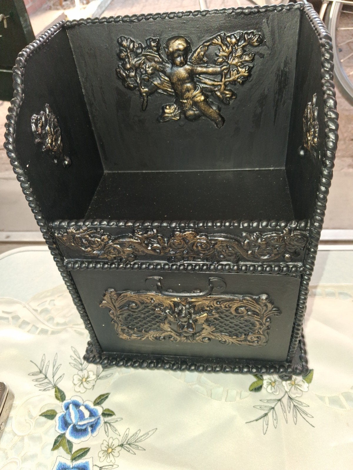 Vintage Zwart Gouden Brievenhouder met Lade, Ophalen
