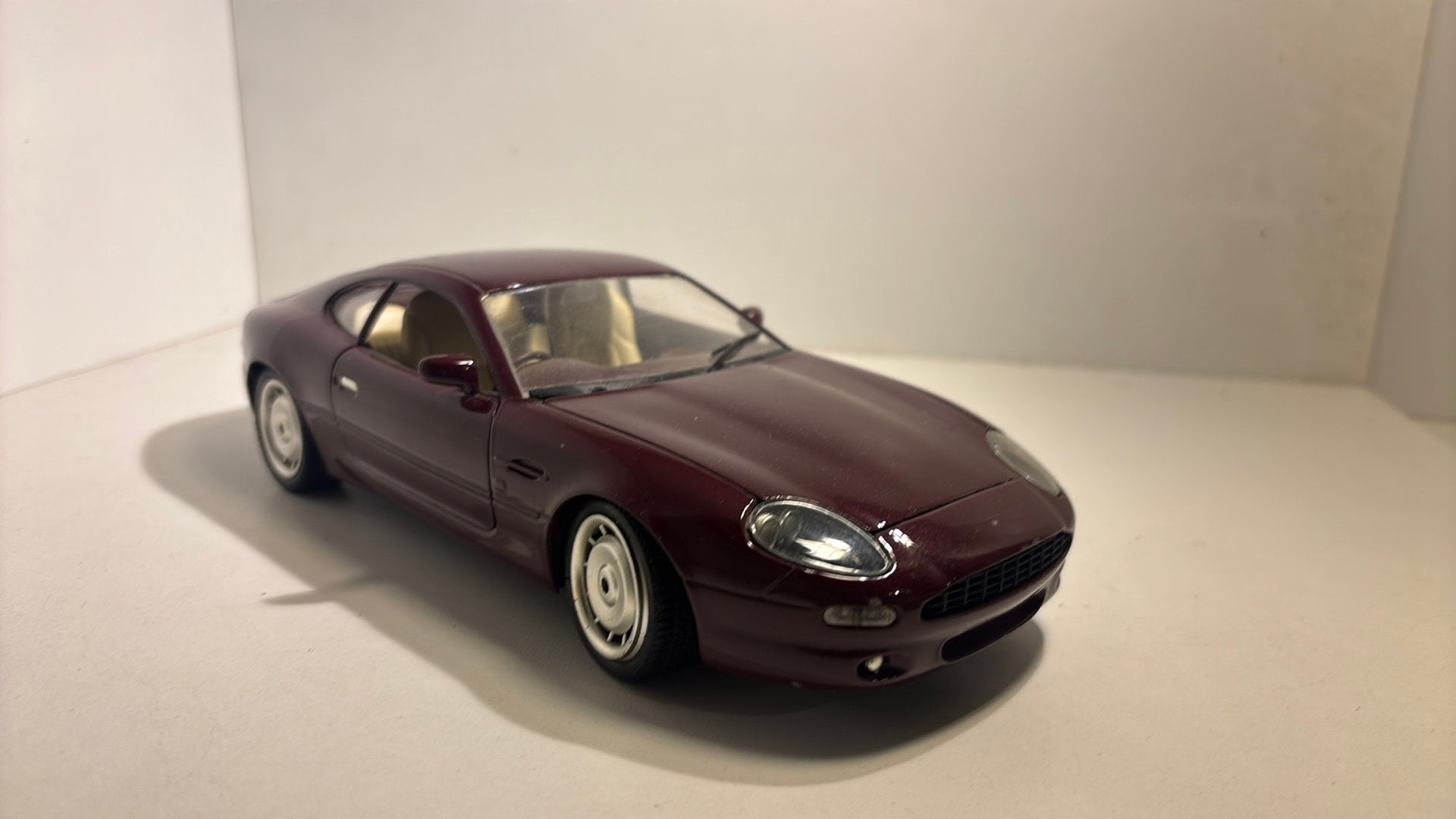 Aston martin db7 guiloy 1.18, Hobby en Vrije tijd, Modelauto's | 1:18, Overige merken, Ophalen of Verzenden, A, A