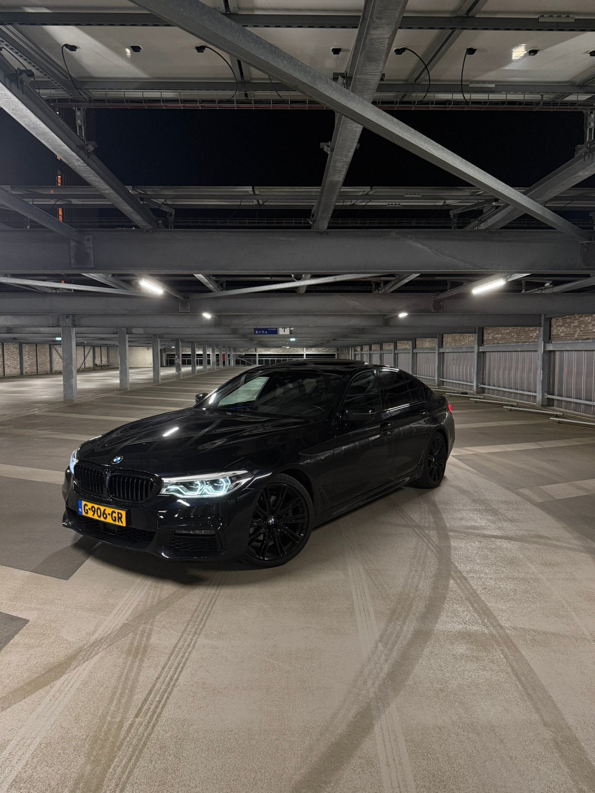 BMW 520i High Executive M-Pakket 184pk Aut. 2019, 1998 cc, Achterwielaandrijving, 4 cilinders, 2000 kg