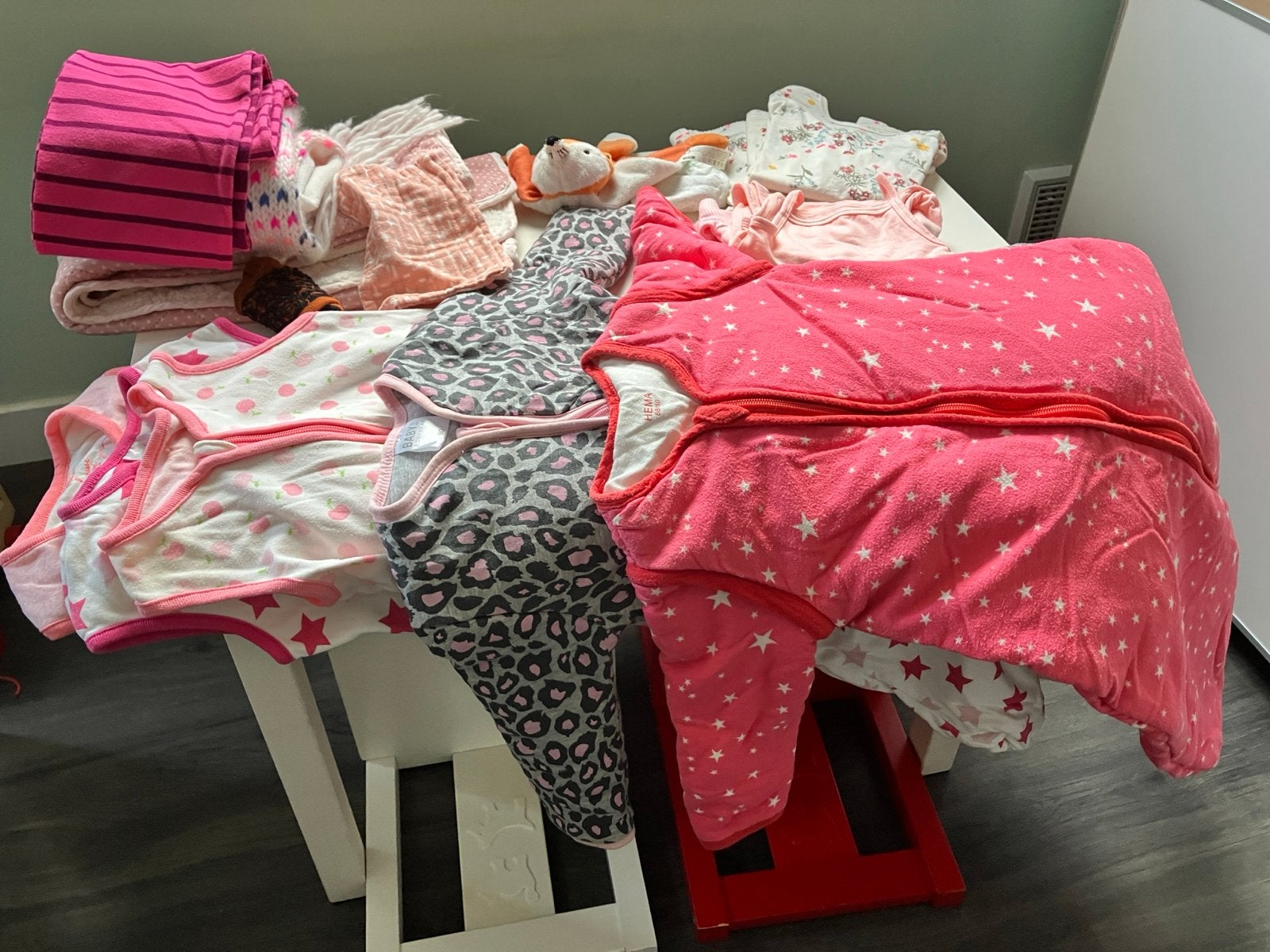 Babypakket: 5 slaapzakken, pyjama's, hemdjes en omslagdoek, Caravans en Kamperen, Ophalen, Gebruikt