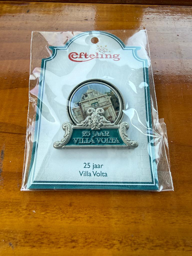 Efteling pin - Jubileum 2021 – Villa Volta 25 jaar, Verzamelen, Efteling, Ophalen of Verzenden, Nieuw, Button of Speldje
