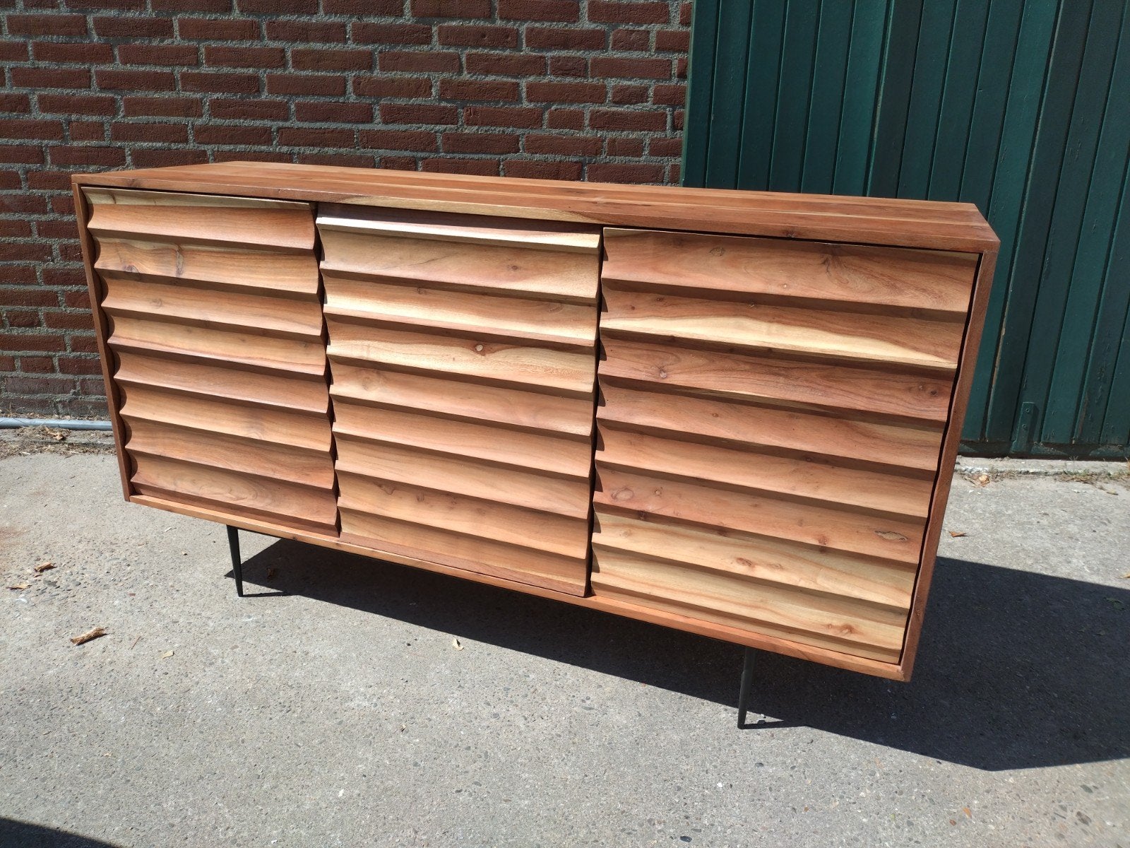 Design dressoir van Acaciahout, Delsie van Kave home, Huis en Inrichting, Ophalen, Zo goed als nieuw, 25 tot 50 cm