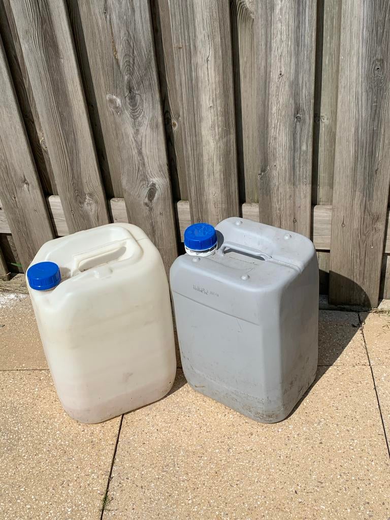 2x Jerrycan van 20 ltr voor petroleum, Minder dan 75 liter, Ophalen, Zo goed als nieuw
