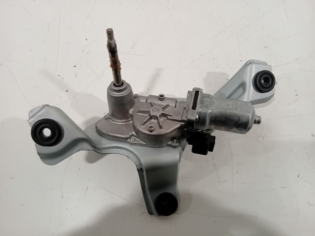 Ruitenwissermotor achter Hyundai Kona, Onderdelen@venauto.nl, Van der Ven Autorecycling B.V., Gebruikt, Ettenseweg 76, 4706 PB Roosendaal, The Netherlands