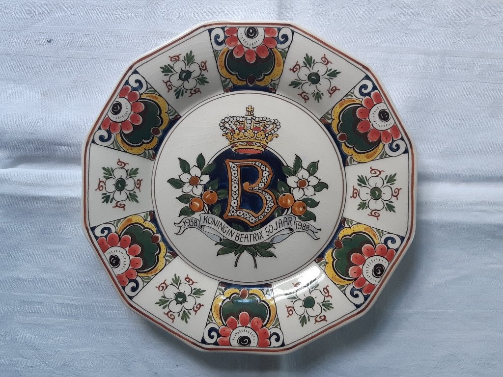 Schoonhoven delftsblauw wandbord Koningin Beatrix 50jr, 1988, Ophalen of Verzenden, Zo goed als nieuw, Nederland, Servies
