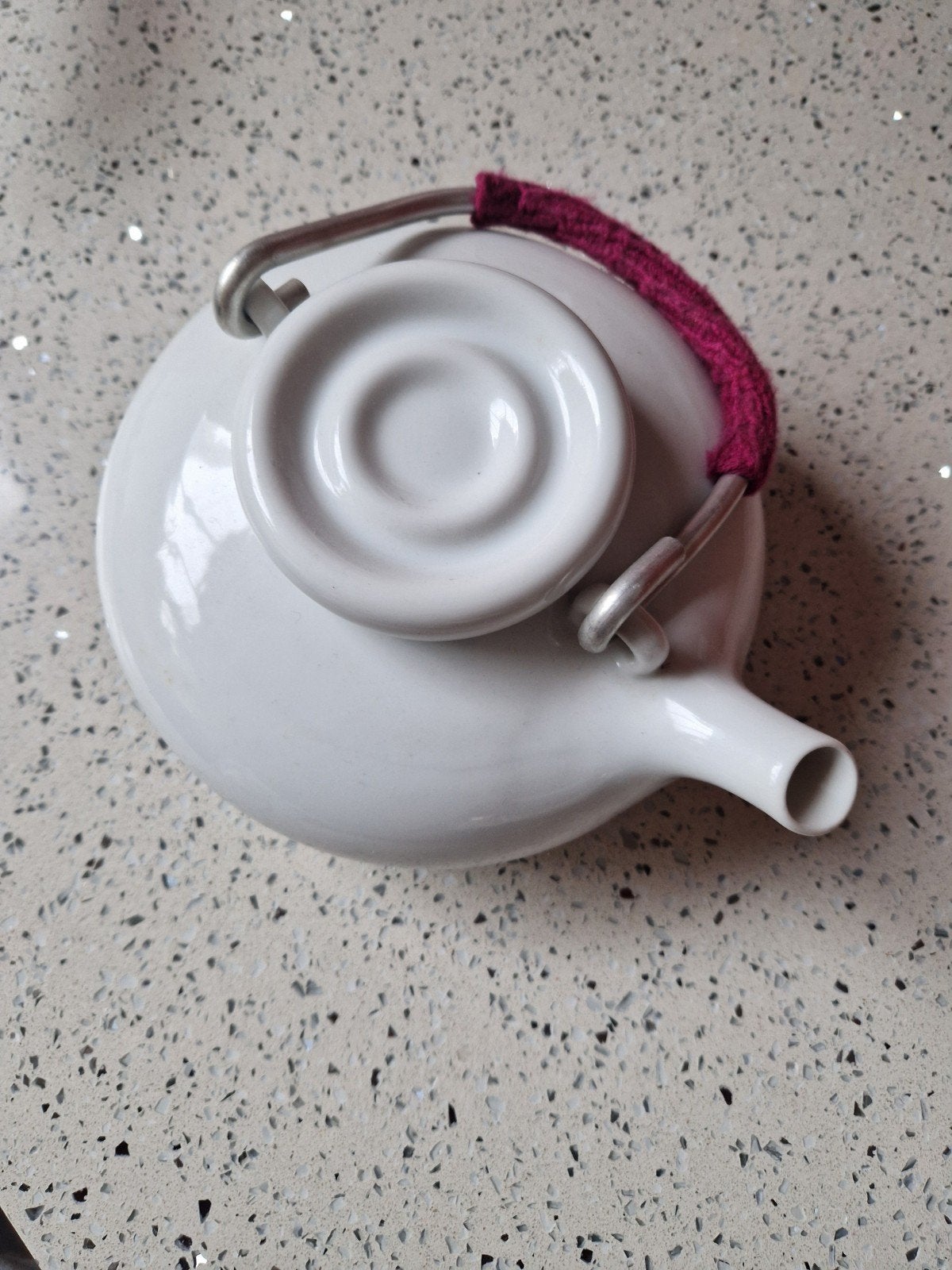 GRATIS IKEA Theepot met roze handvat - Design en kwaliteit, Ophalen, Keramiek, Overige stijlen, Overige typen