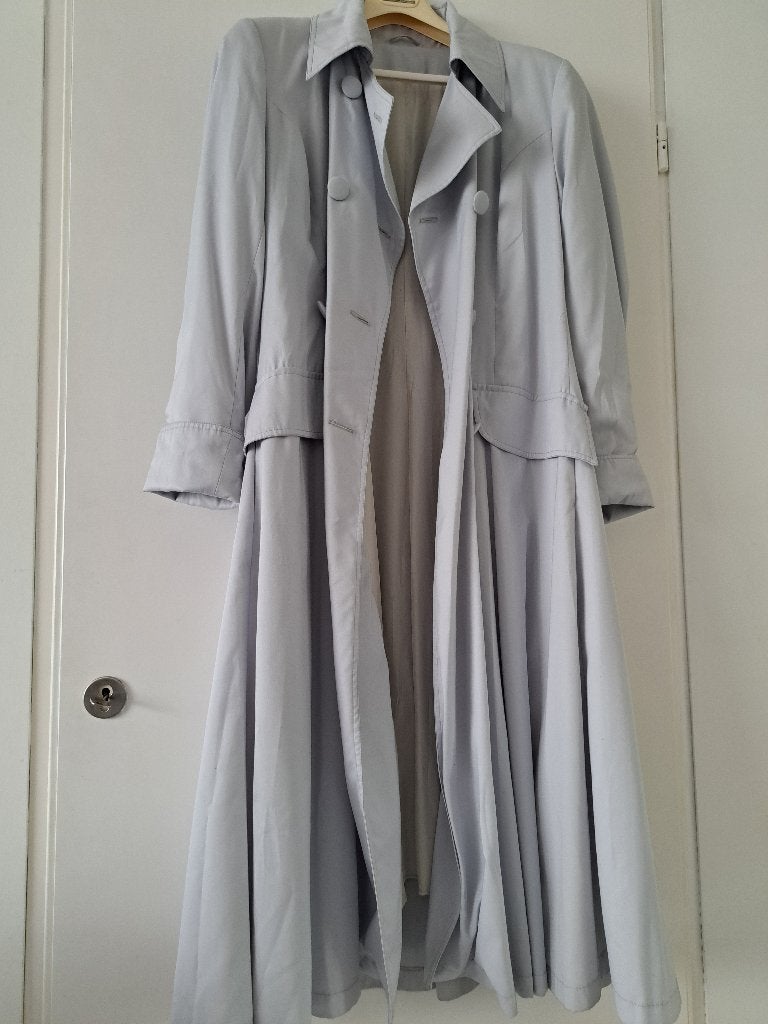 Lange trenchcoat Gevoerd, Ophalen of Verzenden, Zo goed als nieuw, Maat 42/44 (L), Grijs