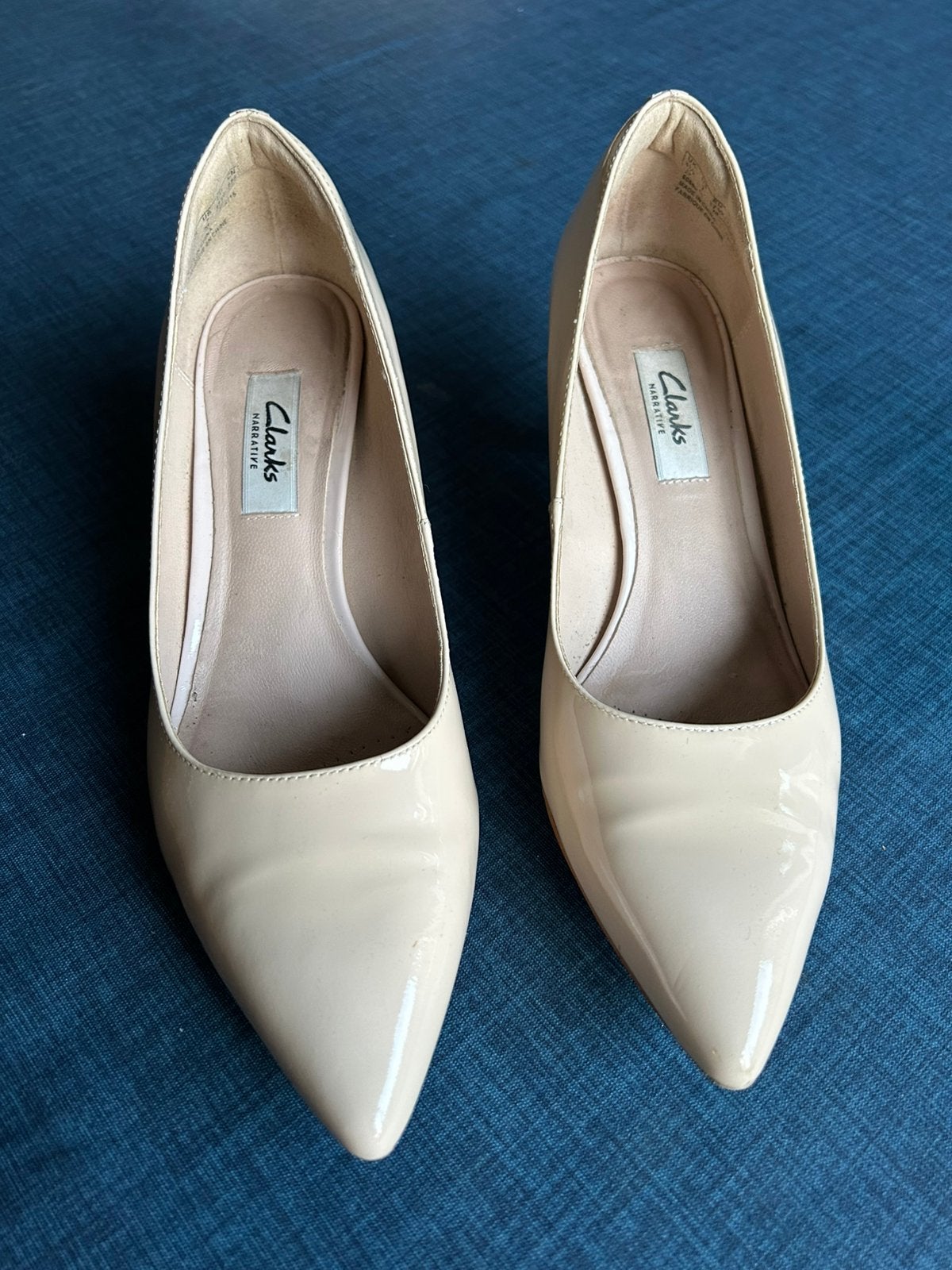 Clarks pumps, maat 37,5. Lichtroze-creme lak., Ophalen of Verzenden, Zo goed als nieuw, Roze, Pumps
