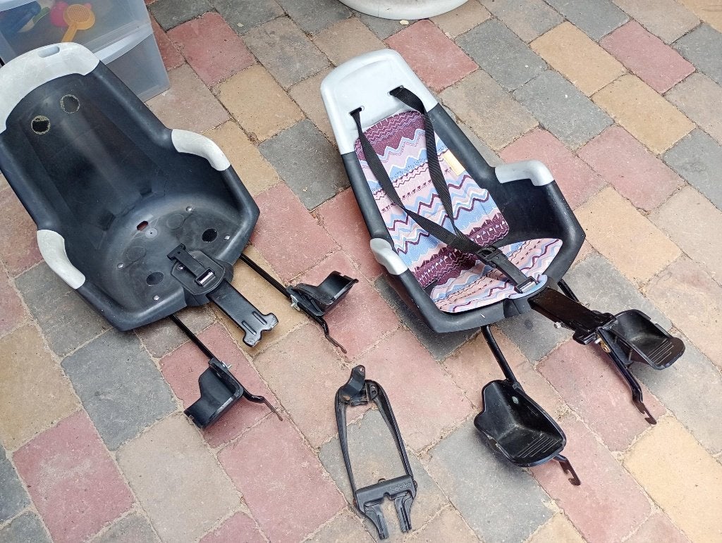 BoBike Maxi achter zit fietsstoel 2 stuks + regenhoes, Ophalen, Gebruikt, Bobike, Voetsteuntjes