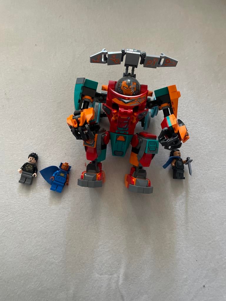 Lego Marvel Super Heroes Mech met 3 minifiguren, Verzamelen, Transformers, G1, Ophalen of Verzenden, Zo goed als nieuw