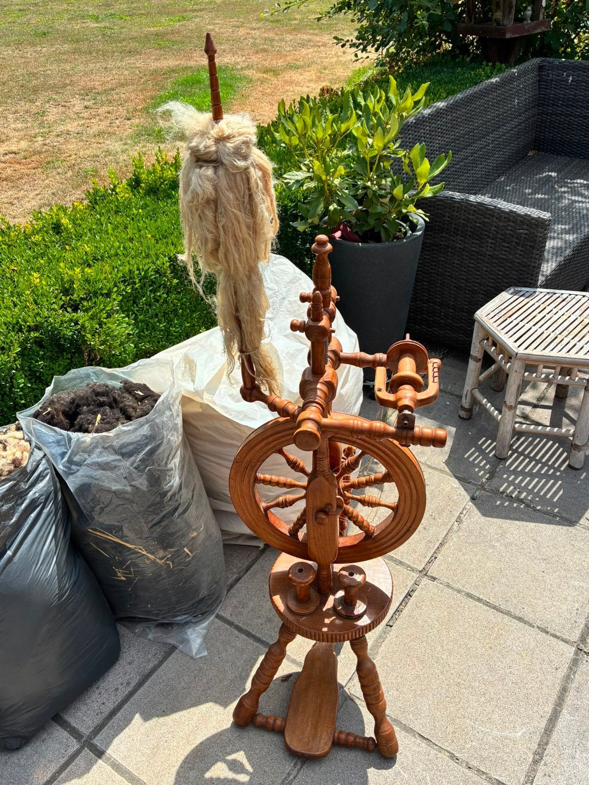 Spinnewiel en wol, Ophalen, Spinnewiel