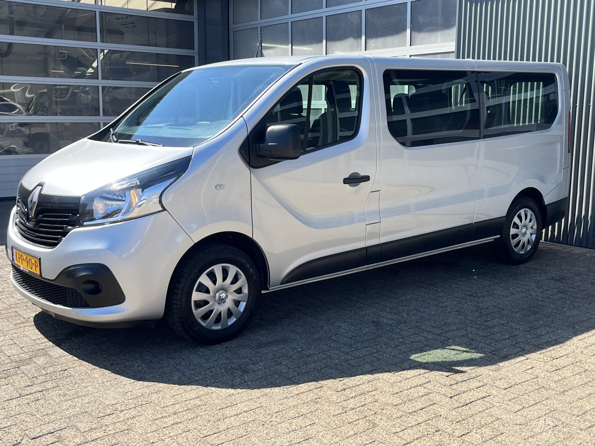 Renault Trafic Passenger 1.6 dCi 122pk Grand Intens Energy A, Auto's, Stof, Gebruikt, 2000 kg, 122 pk