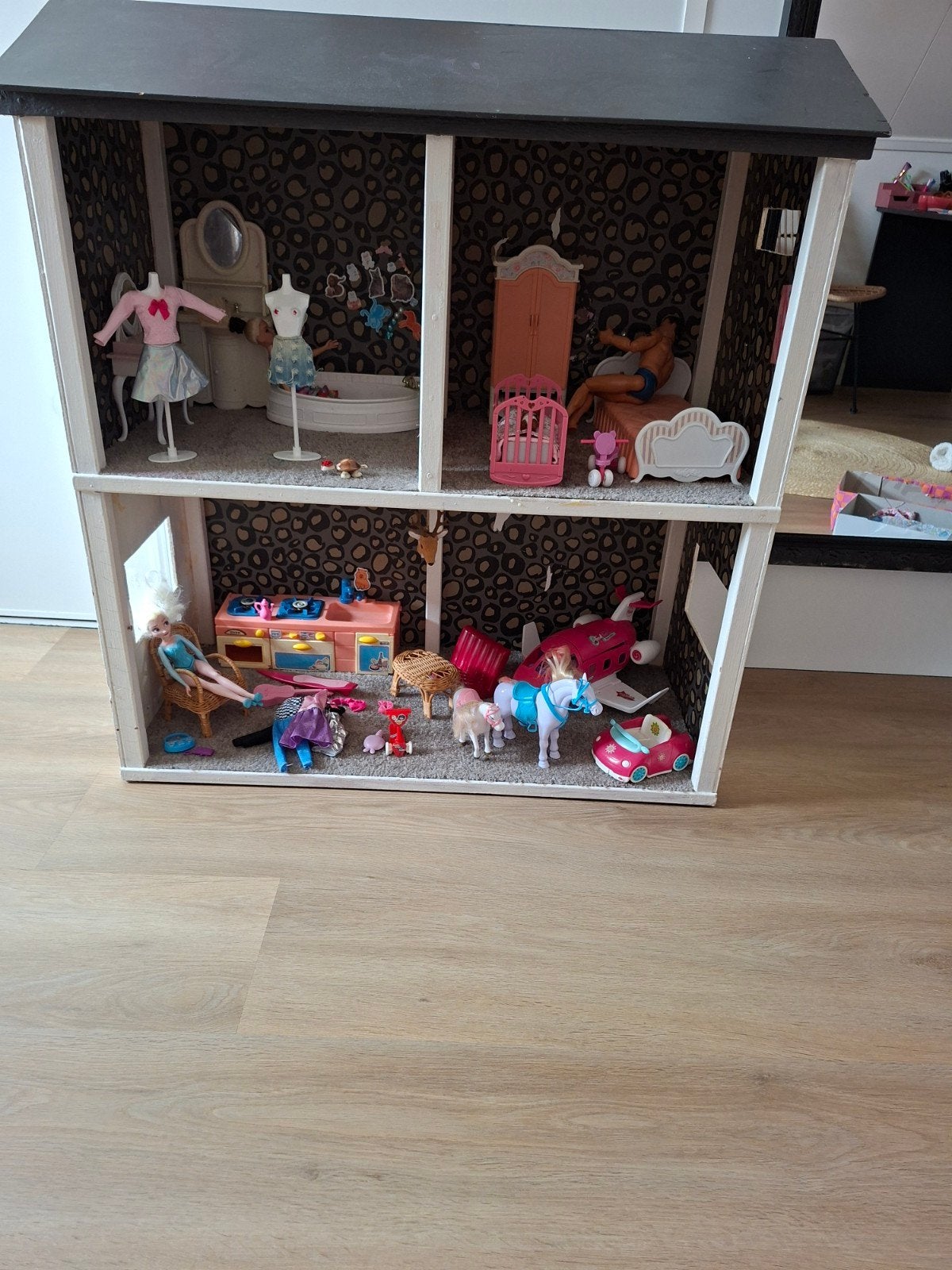 Barbiehuis met Barbie accessoires, Ophalen, Gebruikt, Barbie