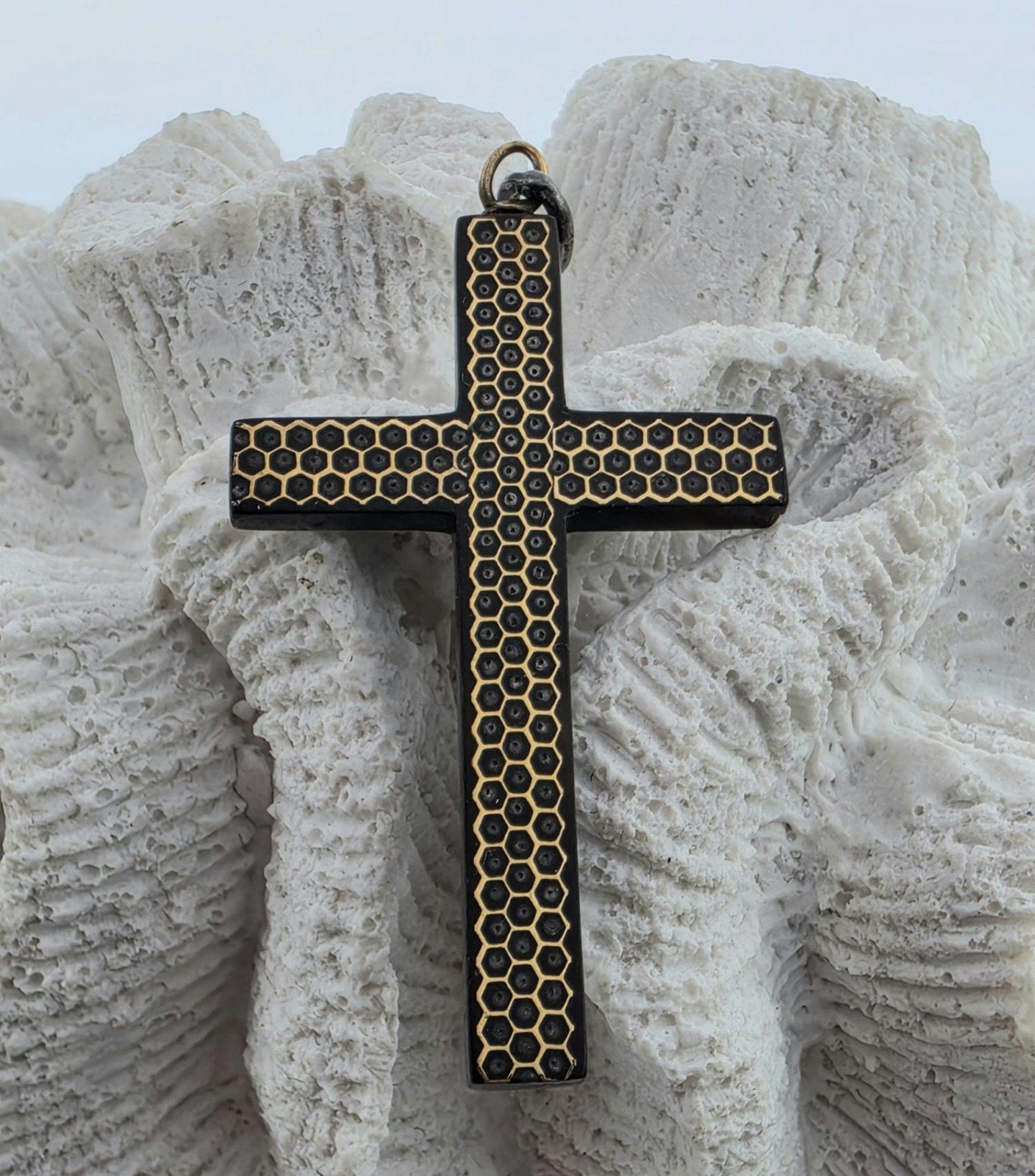 Antiek Victoriaanse Schilpad Kruis met goud inleg, Verzenden, Goud