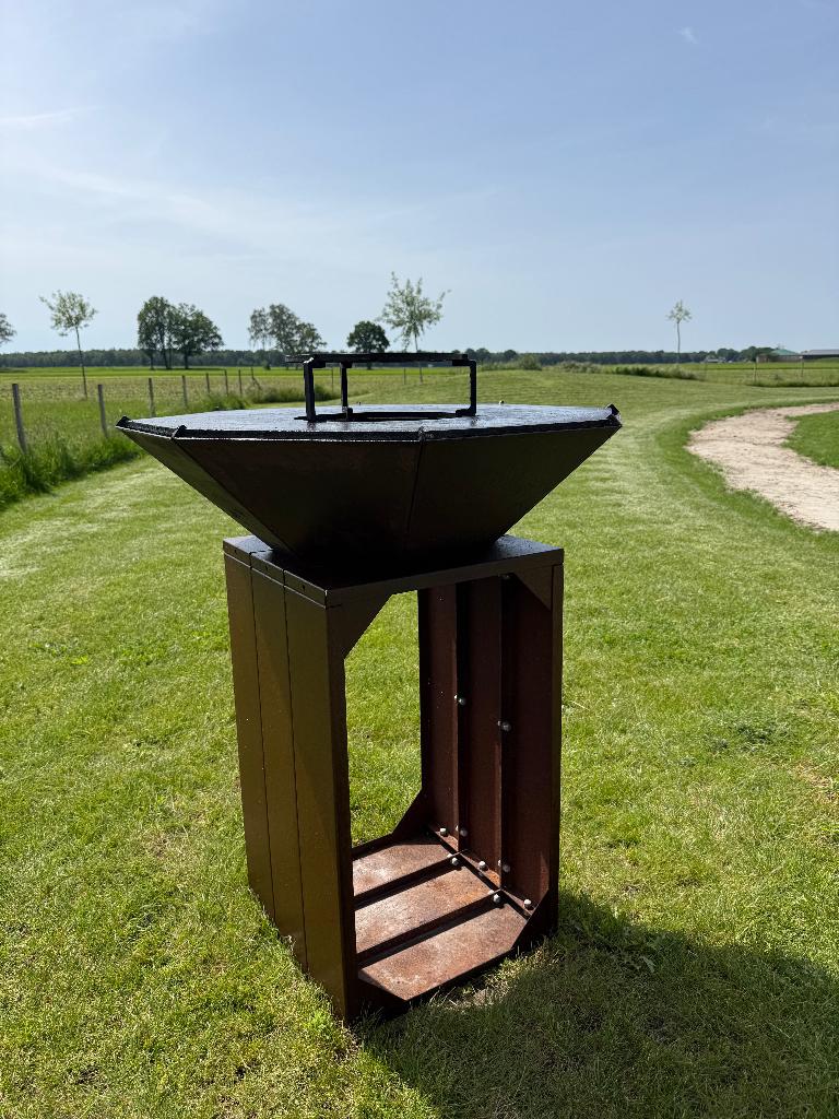 OCTA BBQ - Geroest en klaar voor gebruik, Ophalen, Gebruikt