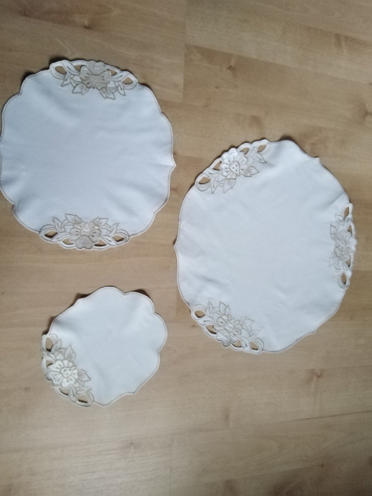 3 tafel kleedjes, Ophalen of Verzenden, Zo goed als nieuw, Rond