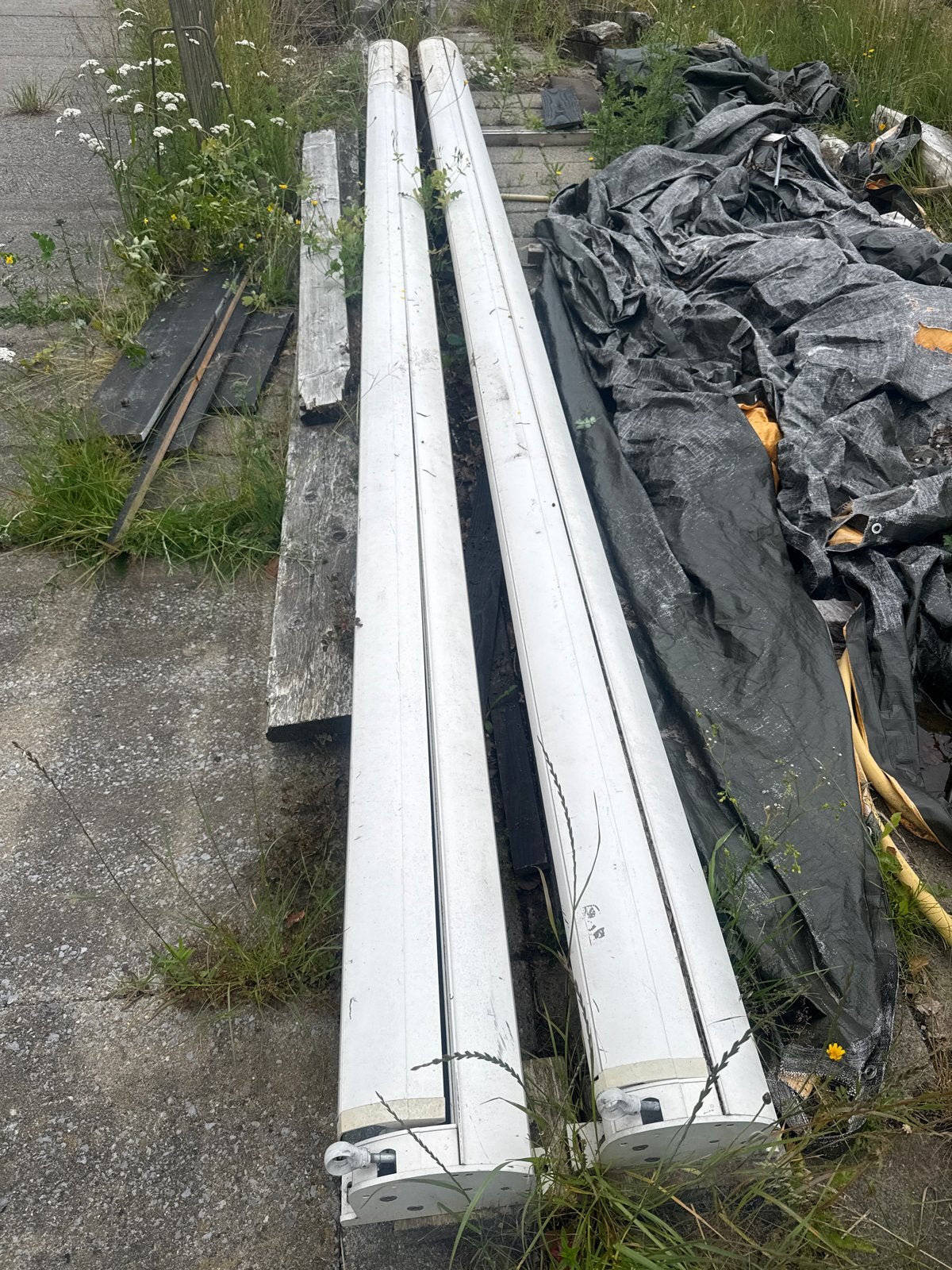 Gebruikte zonneschermen 2 stuks 550 cm groen wit doek, Ophalen, Gebruikt, Rolluik, 250 cm tot 450 cm