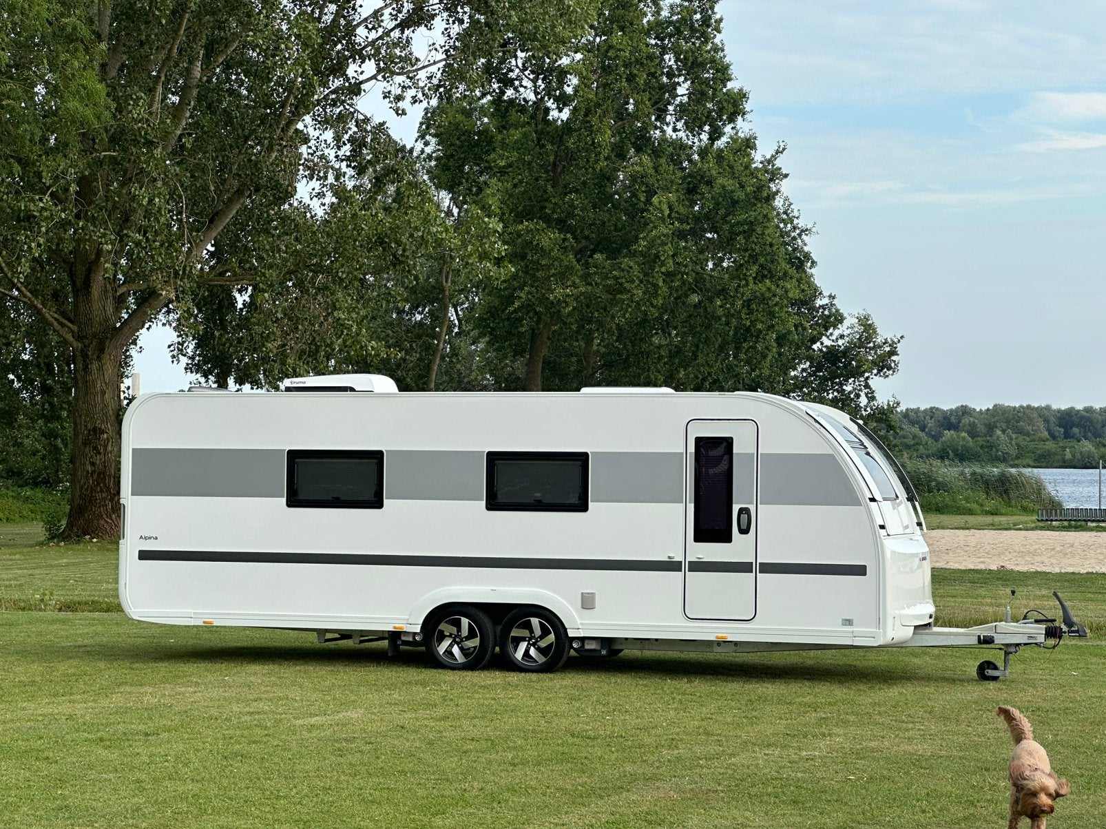 Adria Alpina 663HT bj 2023 / Airco/mover/Alde enz, Schokbreker, Rondzit, 7 tot 8 meter, Bedrijf