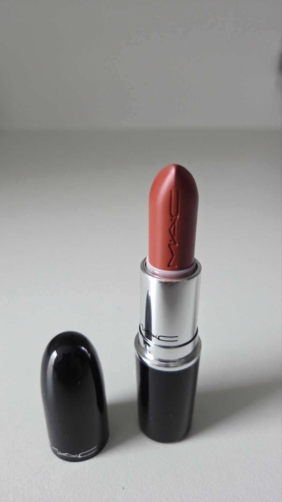 MAC Cosmetics Lusterglas lipstick Posh Pit, Ophalen of Verzenden, Zo goed als nieuw, Lippen, Make-up