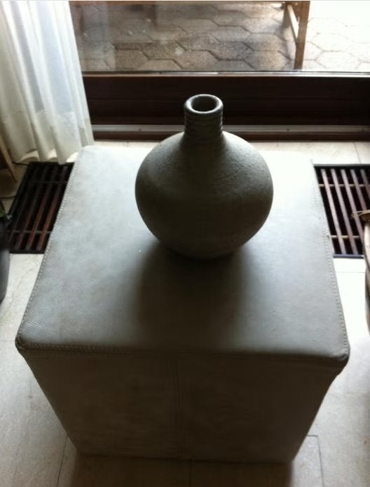 Zware vaas steen grijs hoogte 30 breed 25 cm, 30 cm, Ophalen of Verzenden, Zo goed als nieuw, Grijs