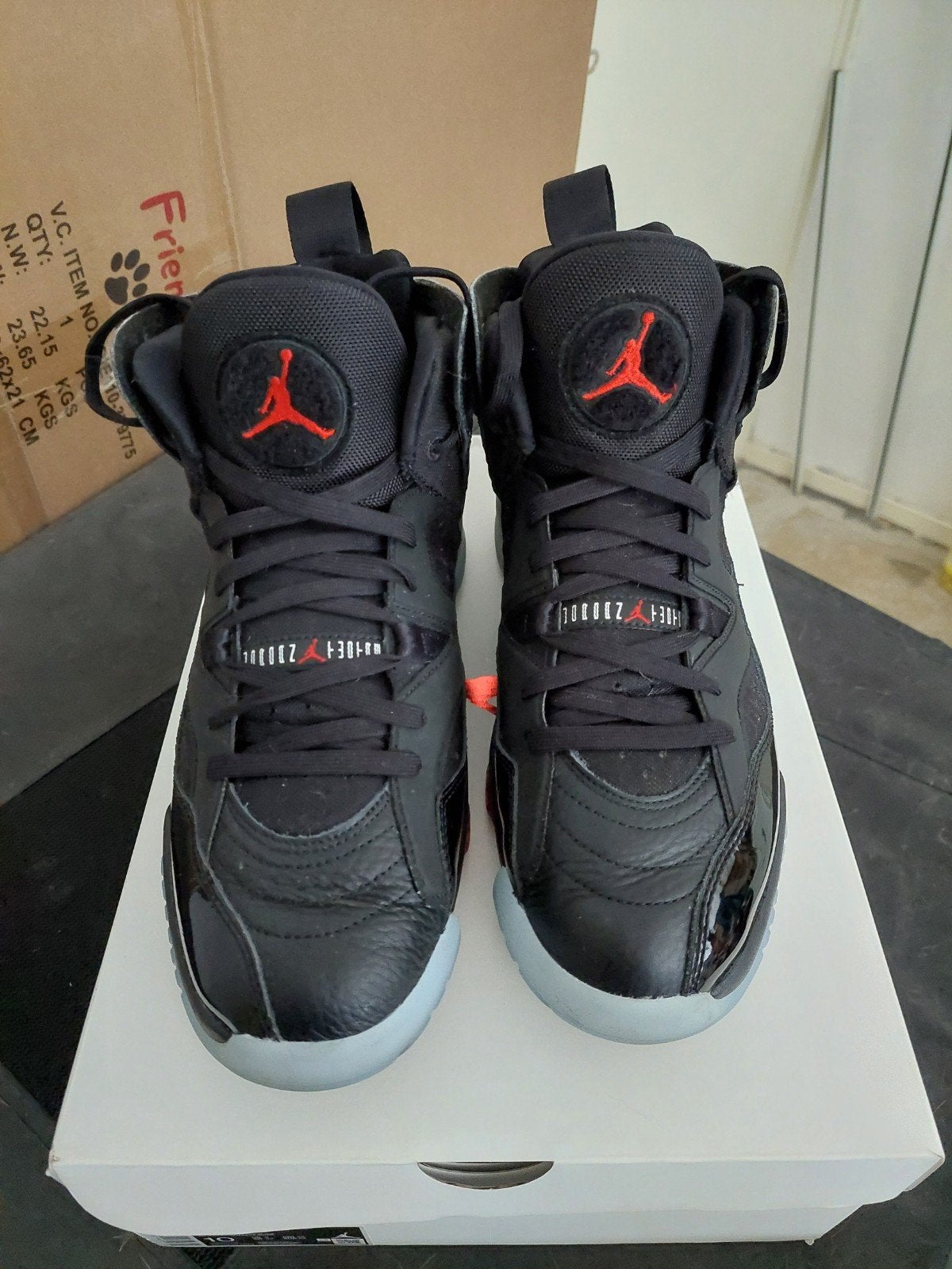 Jordan Jumpman Two Trey Sneakers Zwart/Rood Maat 44, Ophalen, Zwart, Jordan, Sneakers of Gympen