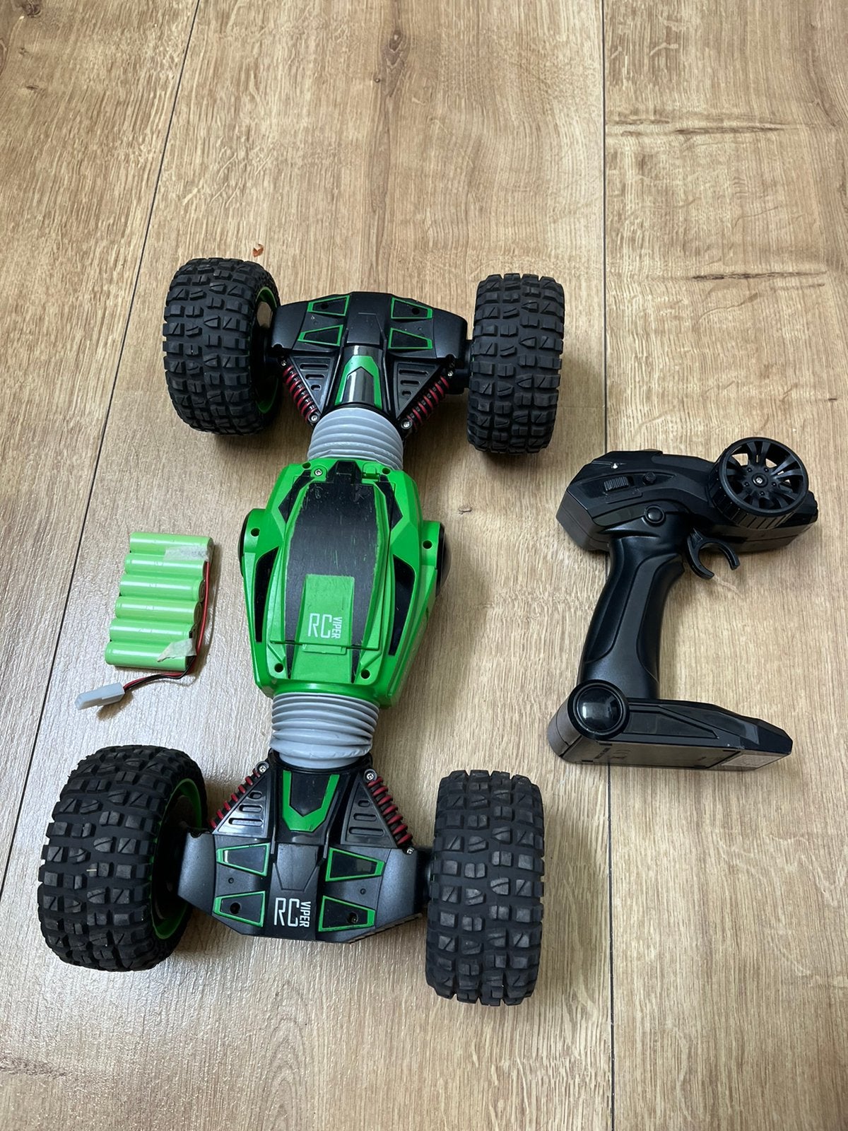 Bestuurbare auto voor reparatie, Ophalen of Verzenden, Gebruikt, Overige schalen, Auto offroad