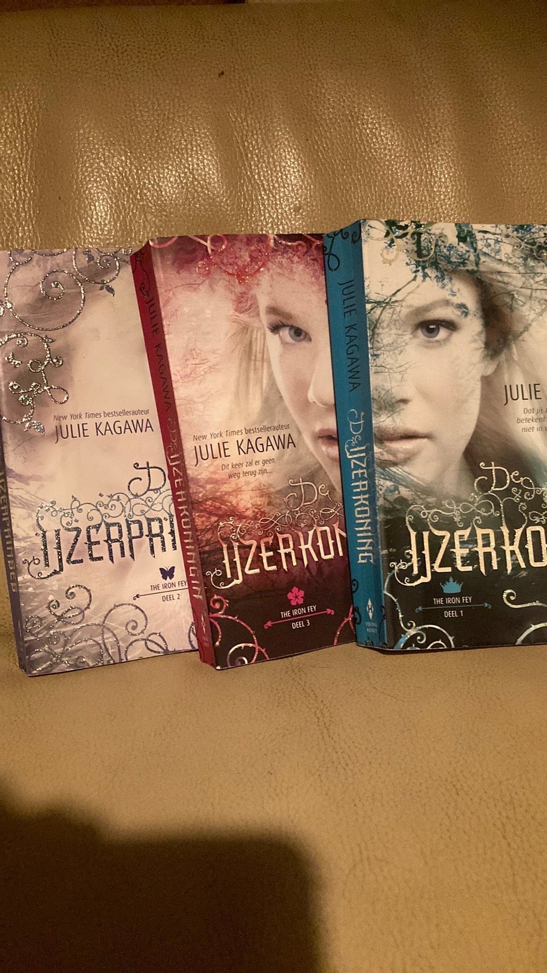 De IJzerkoningin serie - Deel 1, 2 en 3 - Julie Kagawa, Boeken, Ophalen of Verzenden, Gelezen