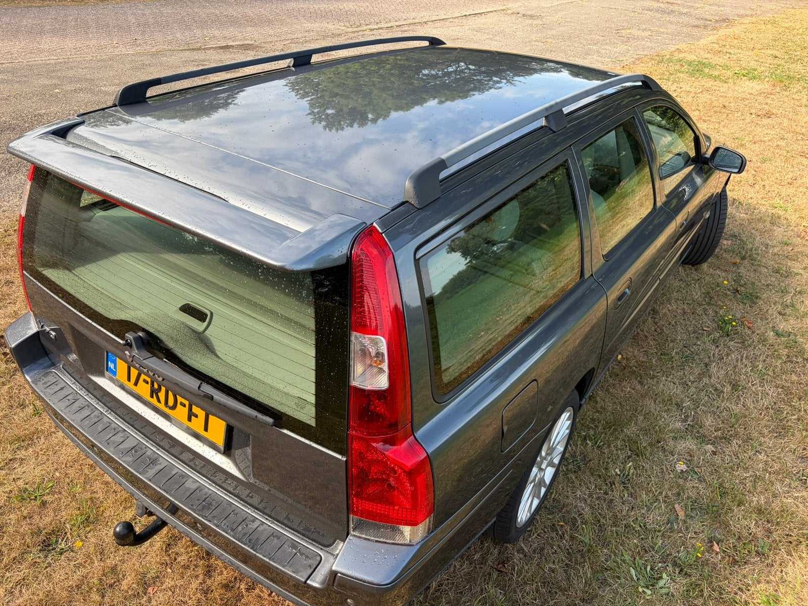 Volvo V70 2.5 140PK AUT 2005 Grijs, Auto's, Stationwagon, 2435 cc, Particulier, Zilver of Grijs