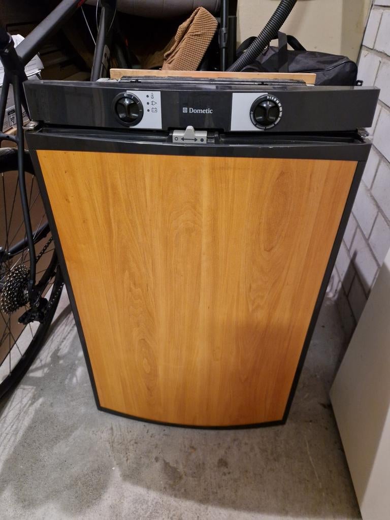 Dometic koelkast met vriesvak 230V,12V en gas aansluiting, Ophalen, Gebruikt