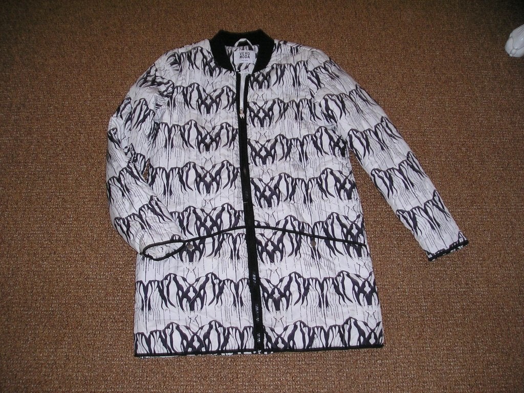 aparte wit/zwarte jas Vero Moda maat M (maat 38/40), Meerkleurig, Vero Moda, Zo goed als nieuw, Ophalen