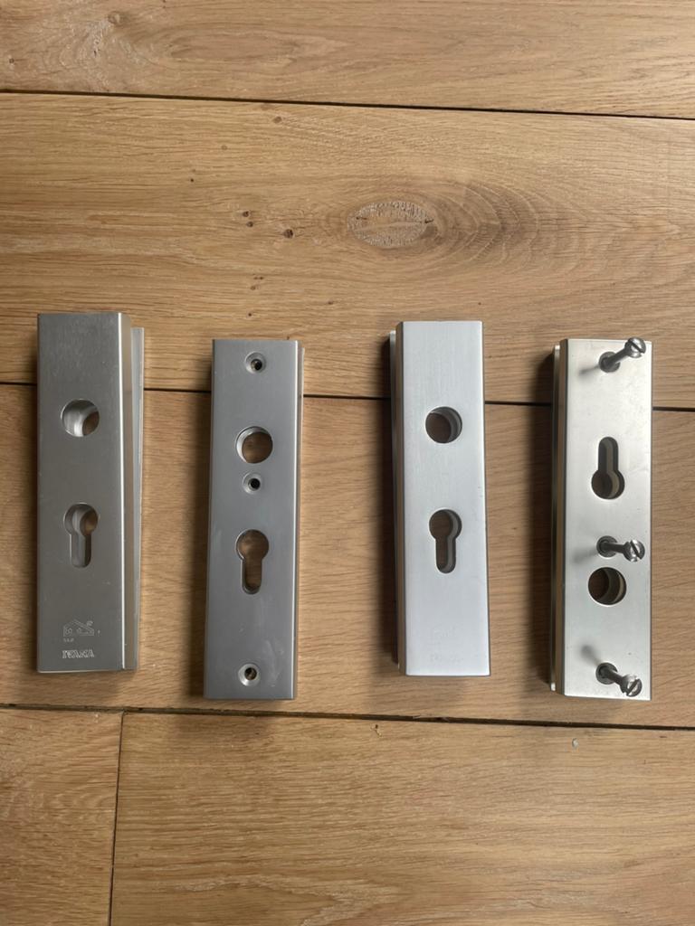 Set van 4 RVS deurbeslag voor sloten, Doe-het-zelf en Verbouw, Hang- en Sluitwerk, Ophalen of Verzenden, Nieuw, Rvs