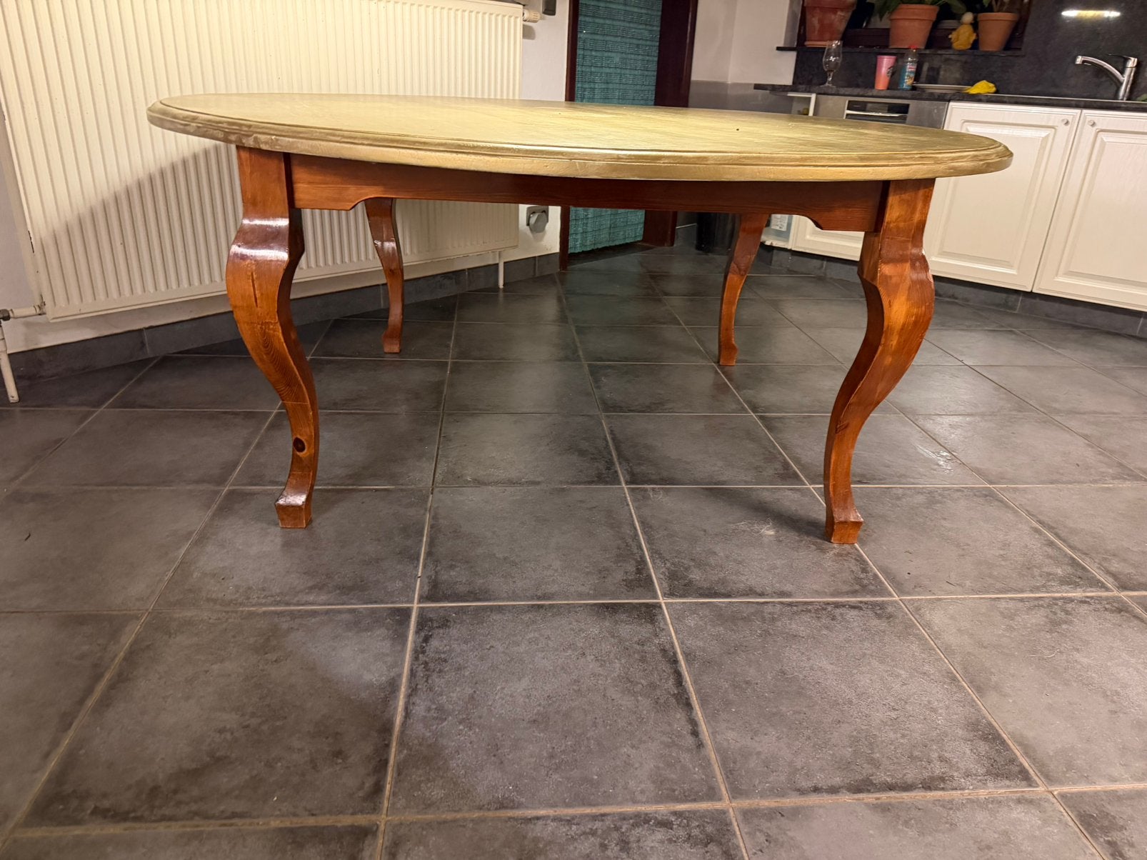 Grote ronde eettafel