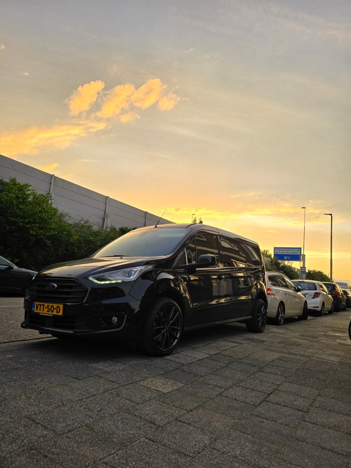Ford Transit Connect L2 1.5 Tdci HP 120pk Aut 2023 Zwart, Auto's, 4 cilinders, Zwart, Origineel Nederlands, Diesel