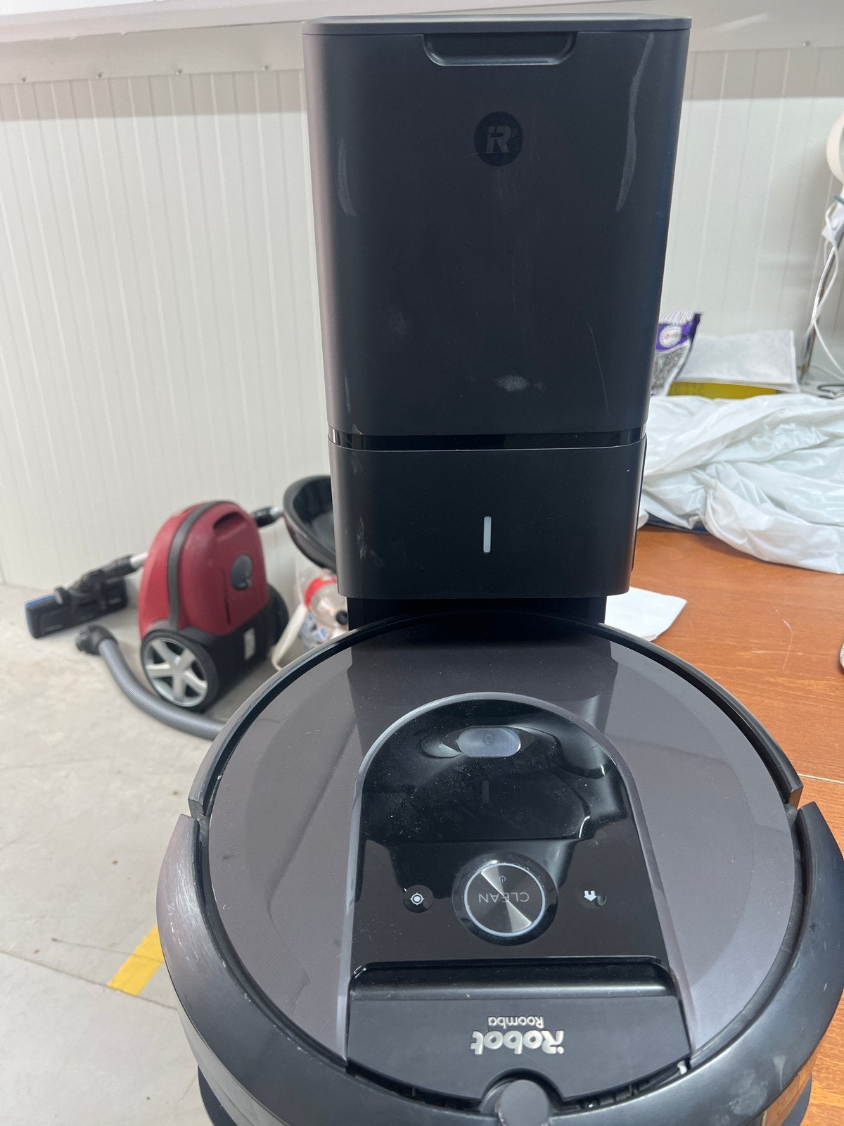 iRobot Roomba Robotstofzuiger met zelfreinigend station, Witgoed en Apparatuur, Stofzuigers, Gebruikt, IRobot, Automatisch legen