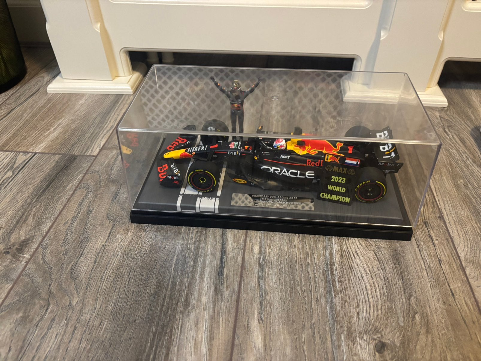 Minichamps 1:18 Verstappen RedBull RB19 Qatar GP 2023 Winner, Ophalen, Nieuw, MiniChamps